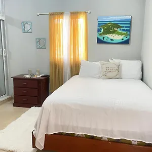 Pensión Xamana Rooms.