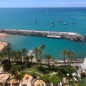 https://precioso-penthouse-frente-al-mar.in-canary-islands.com